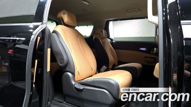 Kia Carnival 2023 — ფოტო 12/20