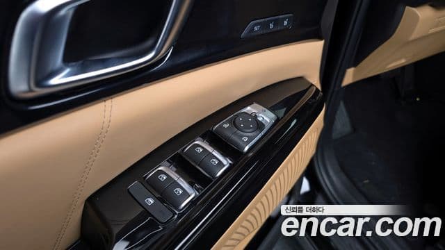 Kia Carnival 2023 — ფოტო 17/20