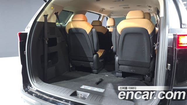 Kia Carnival 2023 — ფოტო 19/20