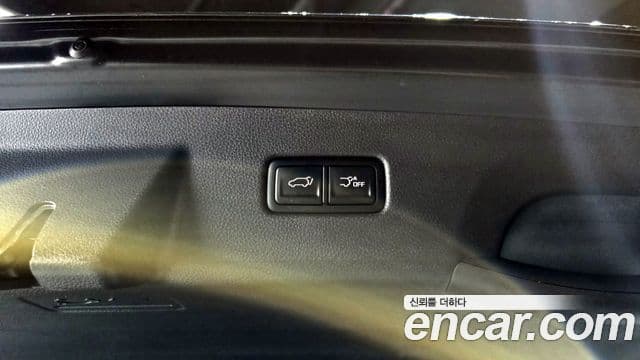 Kia Carnival 2023 — ფოტო 20/20