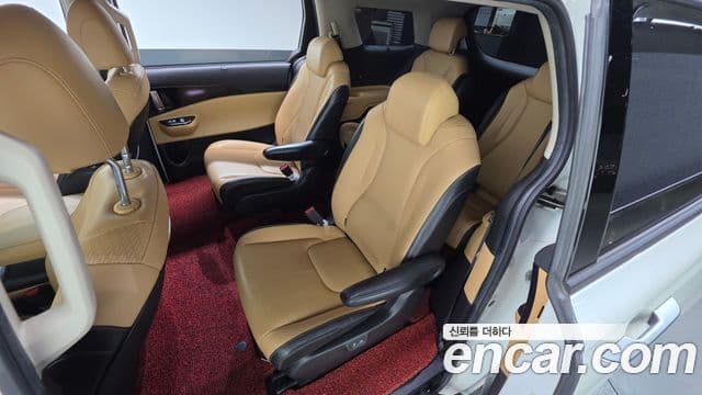 Kia Carnival 2021 — Фото 17/20