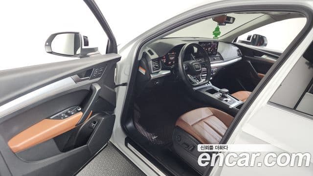 Audi Q5 2022 — Şəkil 10/20