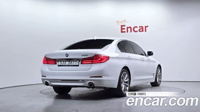 BMW 5 Series 2019 — ფოტო 2/20