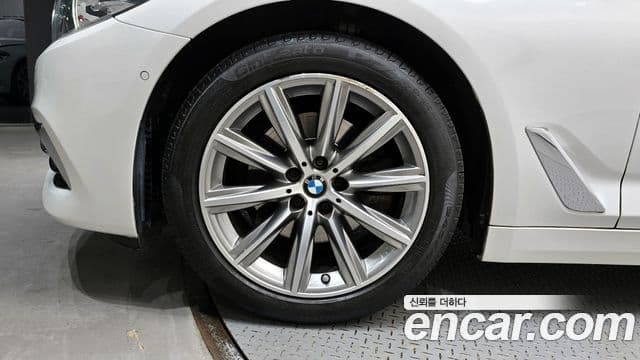 BMW 5 Series 2019 — ფოტო 5/20