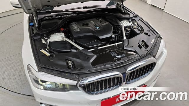 BMW 5 Series 2019 — ფოტო 6/20