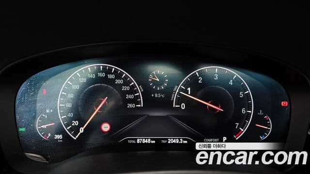 BMW 5 Series 2019 — ფოტო 8/20