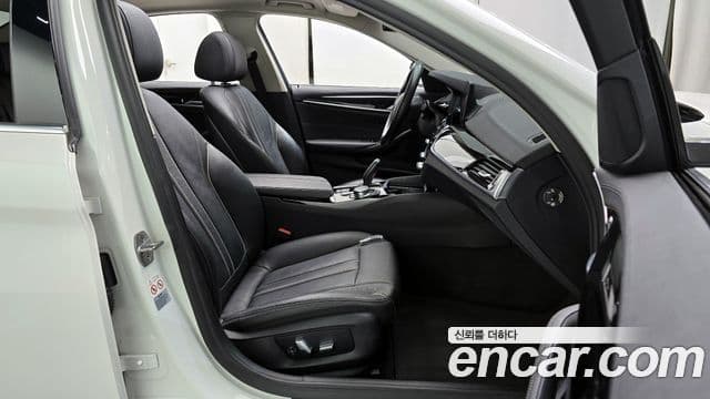 BMW 5 Series 2019 — ფოტო 10/20