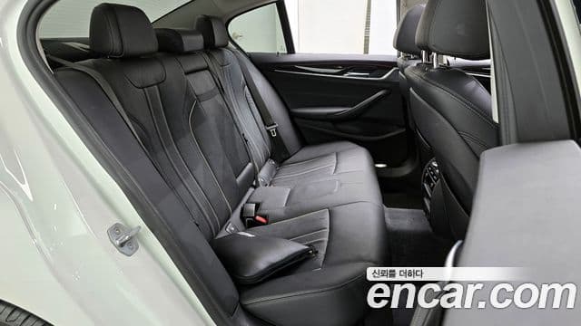 BMW 5 Series 2019 — ფოტო 12/20
