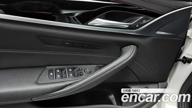 BMW 5 Series 2019 — ფოტო 16/20