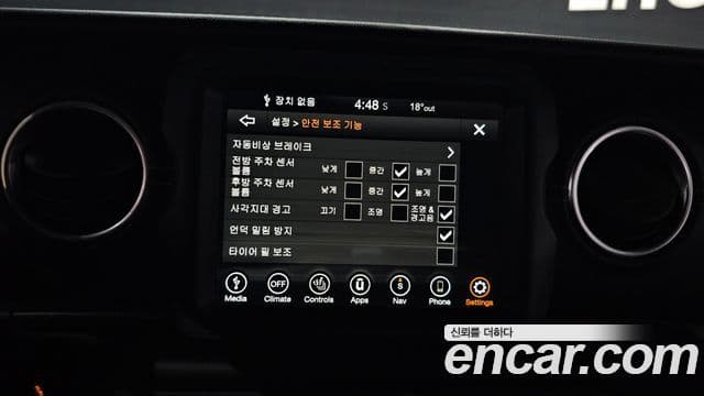 Jeep Wrangler 2021 — Şəkil 16/20