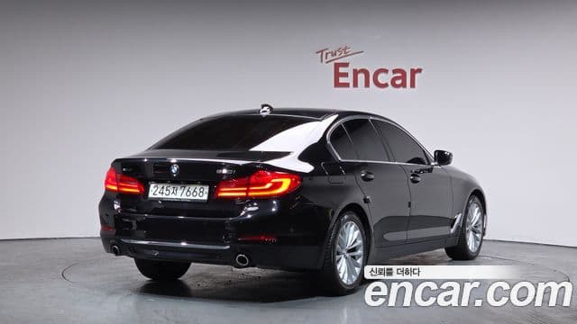 BMW 5 Series 2019 — ფოტო 2/20