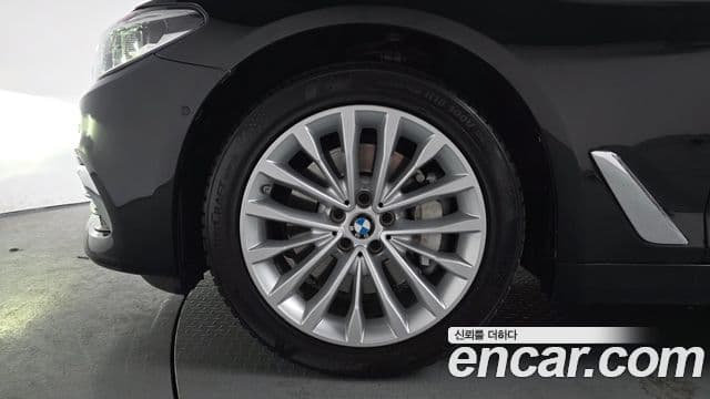 BMW 5 Series 2019 — фото 5 из 20