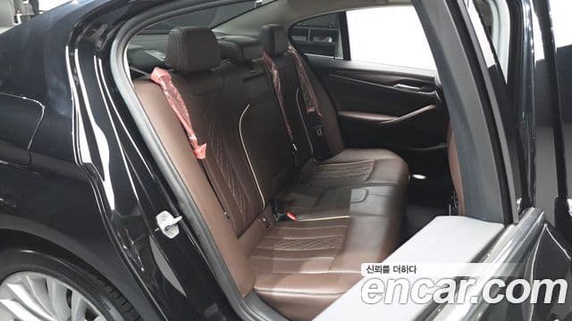 BMW 5 Series 2019 — ფოტო 12/20