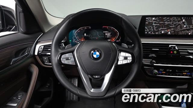 BMW 5 Series 2019 — ფოტო 13/20