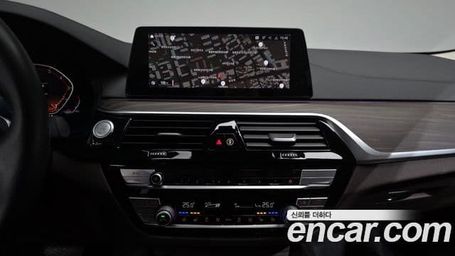 BMW 5 Series 2019 — ფოტო 14/20