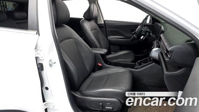 Hyundai Kona 2023 — Фото 10/20