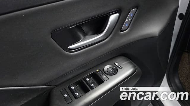 Hyundai Kona 2023 — Фото 18/20
