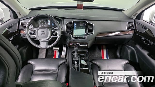 Volvo XC90 2019 — Photo 18/20