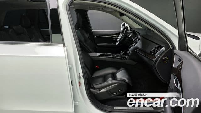 Volvo XC90 2019 — Photo 3/20