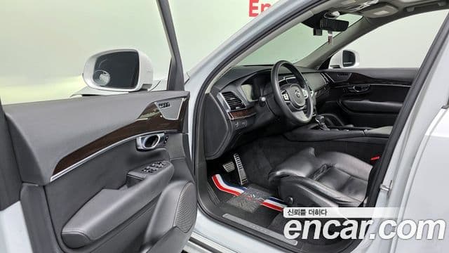 Volvo XC90 2019 — Photo 16/20