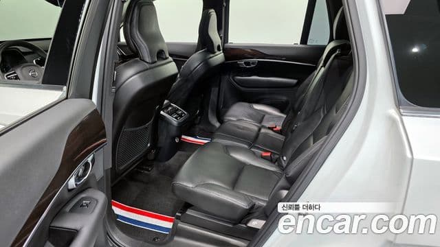Volvo XC90 2019 — Photo 2/20