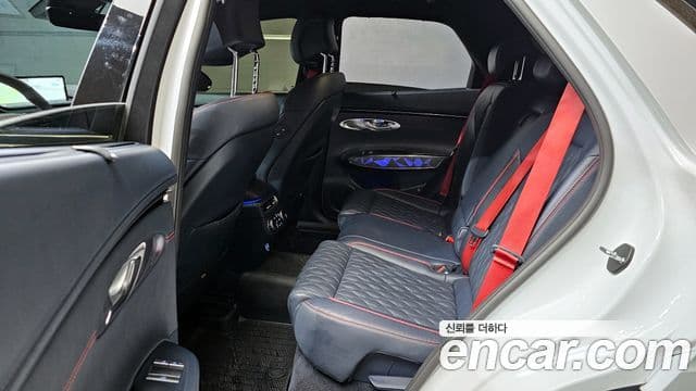 Genesis GV70 2021 — ფოტო 13/20