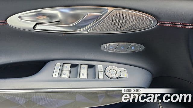 Genesis GV70 2021 — ფოტო 18/20