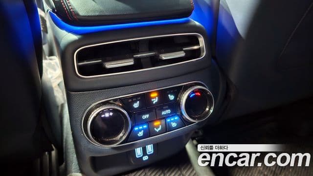 Genesis GV70 2021 — ფოტო 19/20