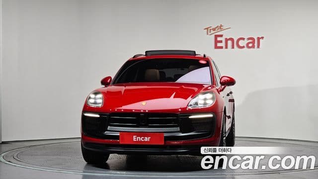 Porsche Macan 2023 — ფოტო 18/20