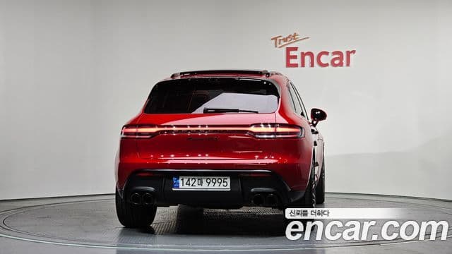 Porsche Macan 2023 — ფოტო 19/20