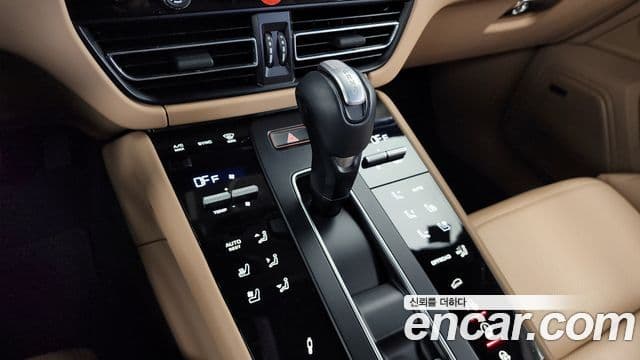 Porsche Macan 2023 — ფოტო 20/20