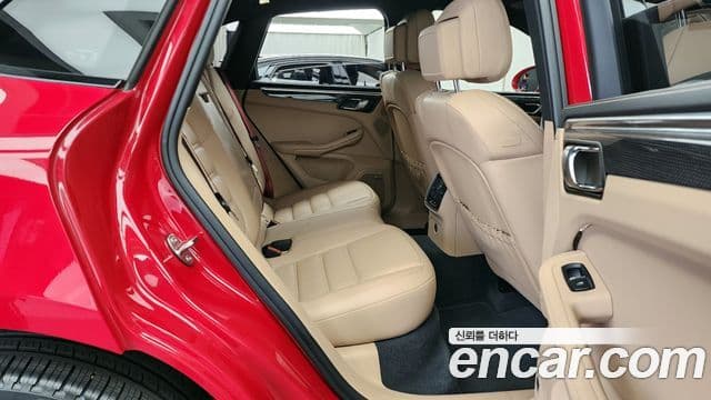 Porsche Macan 2023 — ფოტო 4/20