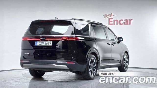 Kia Carnival 2023 — ფოტო 2/20
