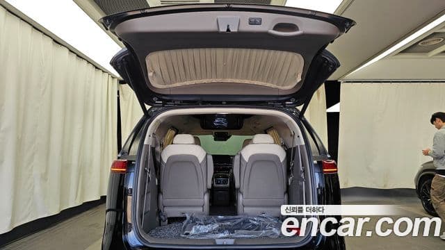 Kia Carnival 2021 — фото 19 из 20