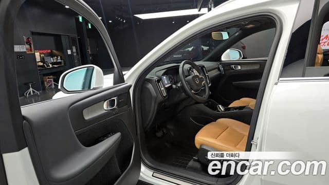 Volvo XC40 2021 — Şəkil 10/20