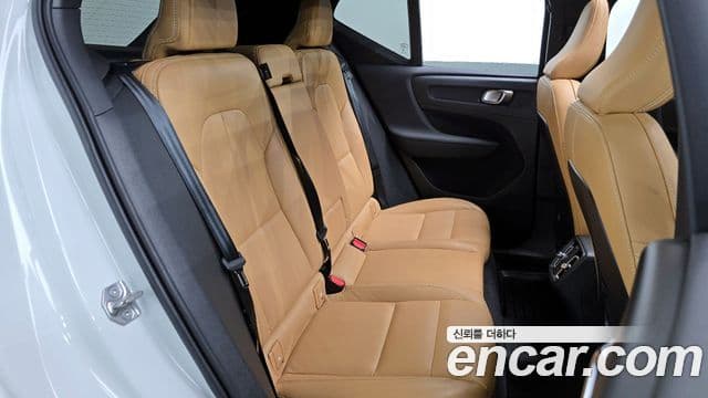 Volvo XC40 2021 — Şəkil 12/20