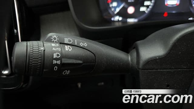 Volvo XC40 2021 — Şəkil 18/20