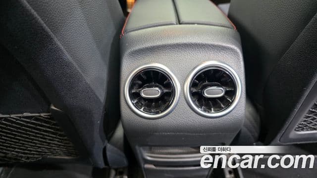Mercedes-Benz GLB-Class 2023 — Şəkil 19/20
