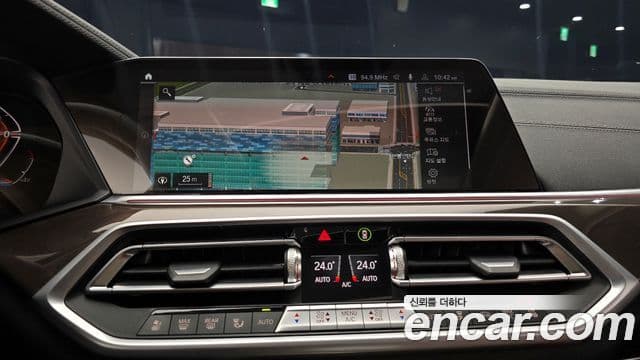BMW X5 2022 — ფოტო 16/20