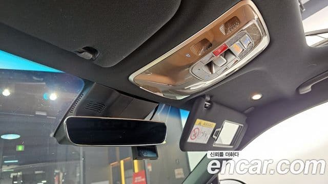 Genesis GV70 2022 — ფოტო 17/20