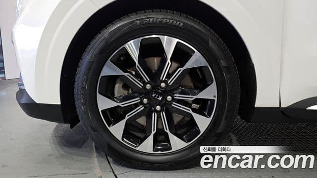 Kia Carnival 2021 — фото 5 из 20