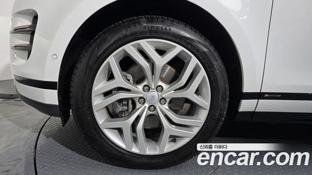 Land Rover Range Rover Evoque 2021 — Фото 15/20