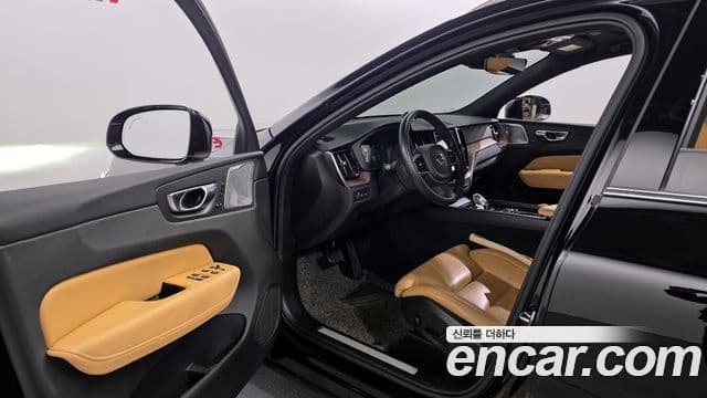 Volvo XC60 2020 — Photo 10/20