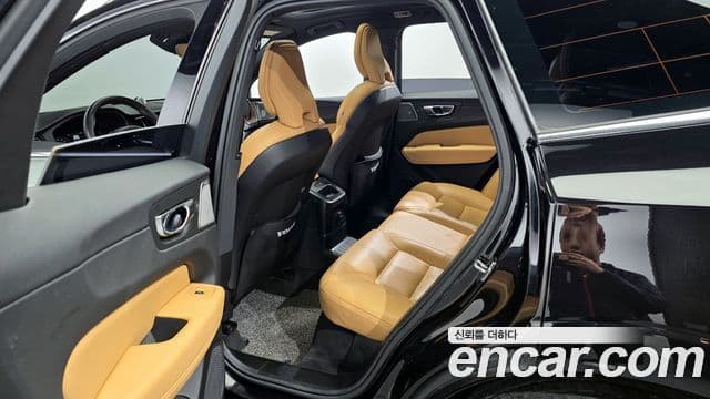 Volvo XC60 2020 — Photo 2/20