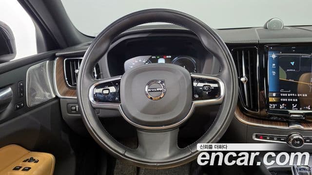 Volvo XC60 2020 — Photo 8/20