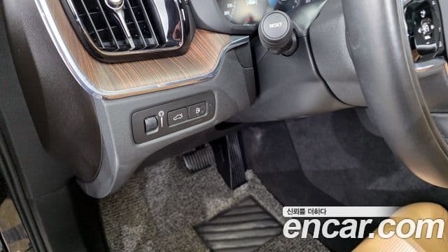 Volvo XC60 2020 — Photo 18/20