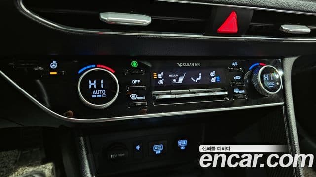 Hyundai Sonata Hybrid 2021 — Photo 18/20