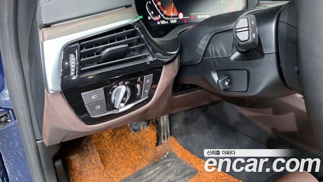 BMW 5 Series 2020 — Фото 16/20