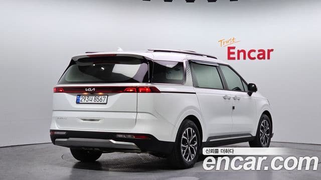 Kia Carnival 2023 — ფოტო 2/20