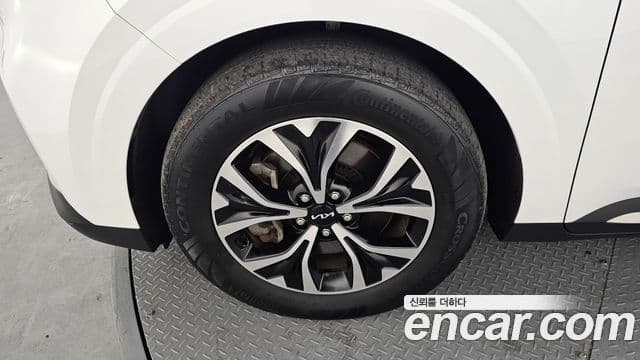 Kia Carnival 2023 — ფოტო 5/20